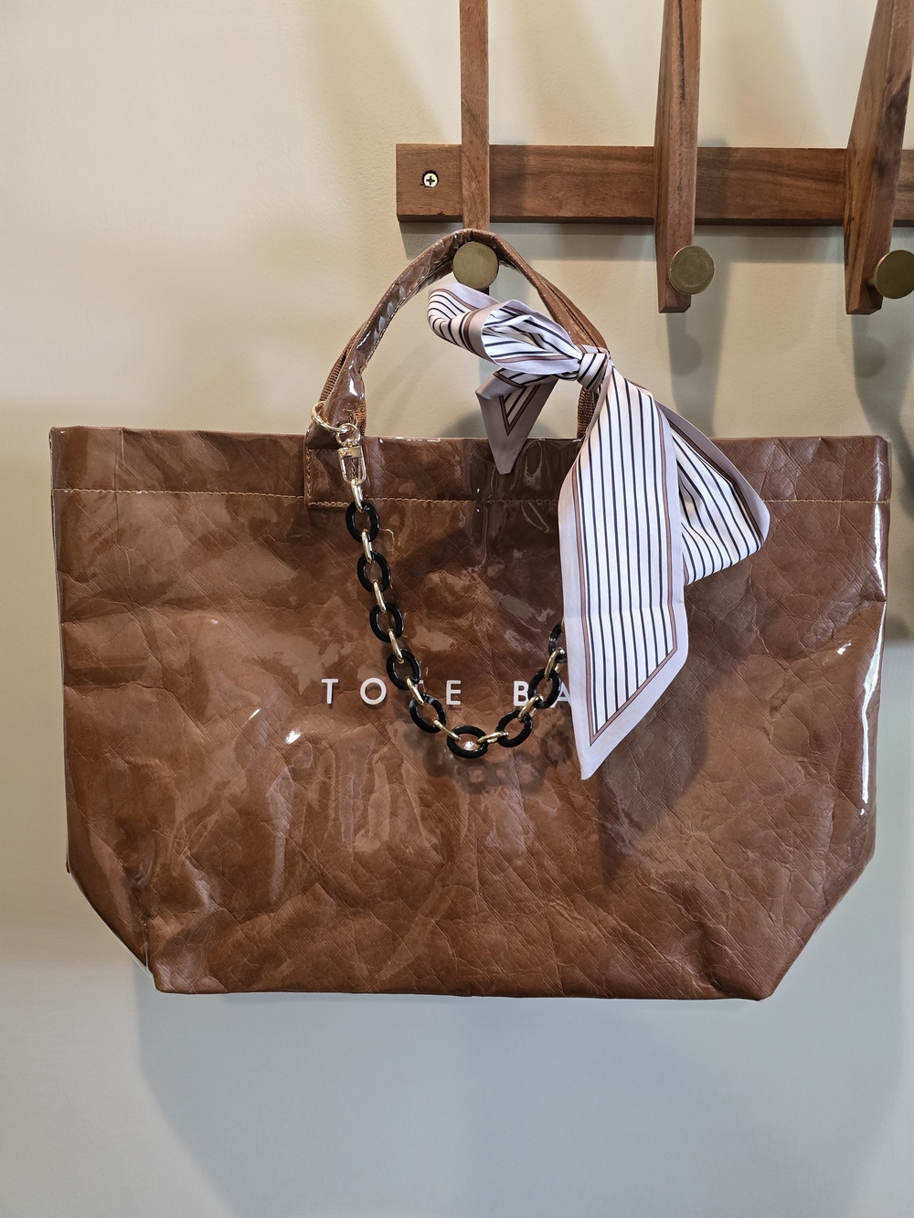 🔥 Tote Bag in Brown with Chain And Scarf Accent
